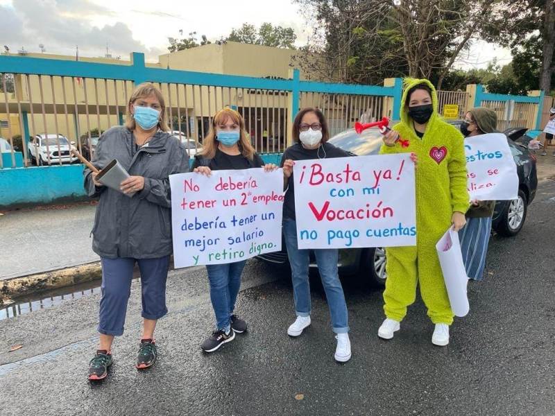 Puerto Rico - Debt - Economy - Teachers